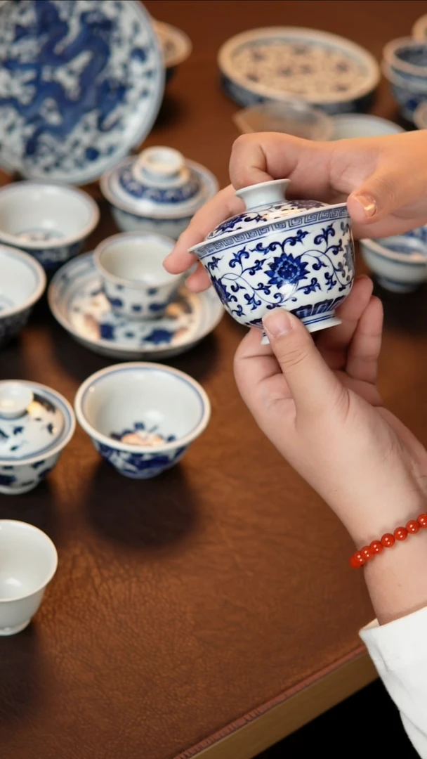 缠枝莲两才盖碗盖碗