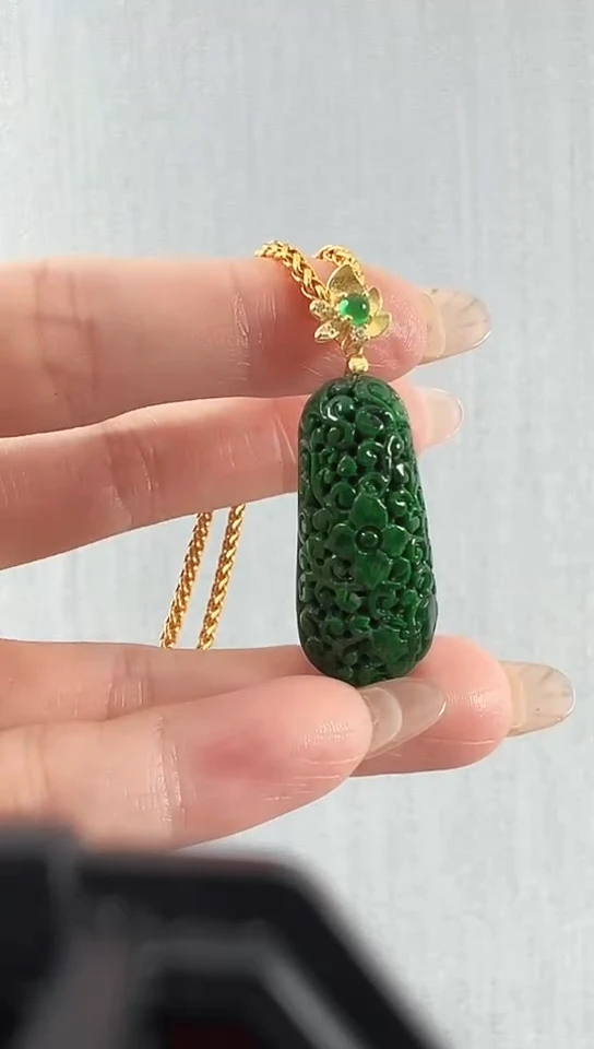 颈饰未镶嵌翡翠无事牌