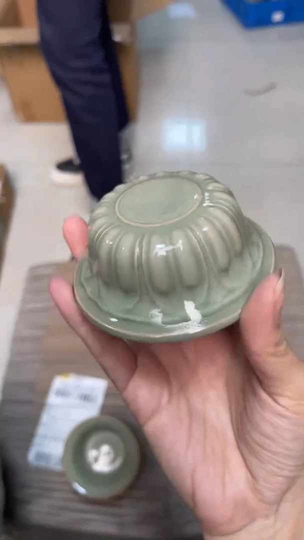 陶瓷天青色莲瓣宝象盖置 微瑕