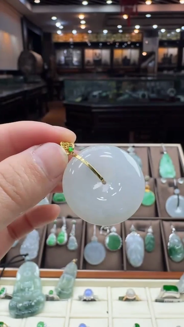 【闪购商品】翡翠颈饰18K金镶嵌平安扣