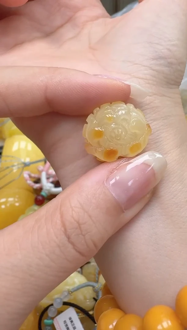 裸石琥珀未镶嵌如图
