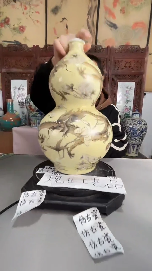 景德镇瓷粉彩龙纹葫芦瓶摆件