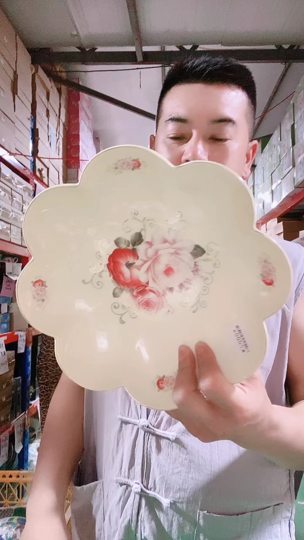 瓷片碗碟好物一件不留@@1