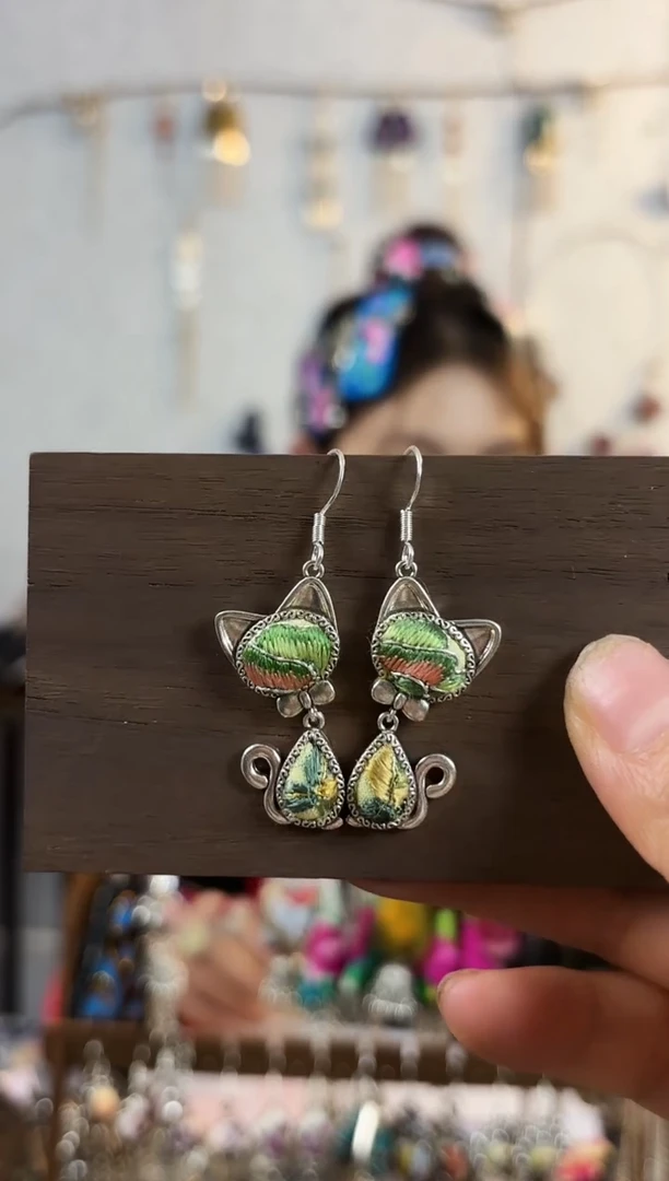 织绣彩云南阁非遗老绣饰品098