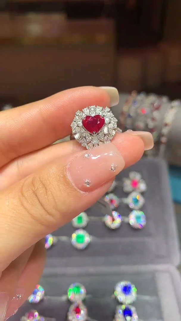 18K金镶嵌戒指红宝石1.26ct