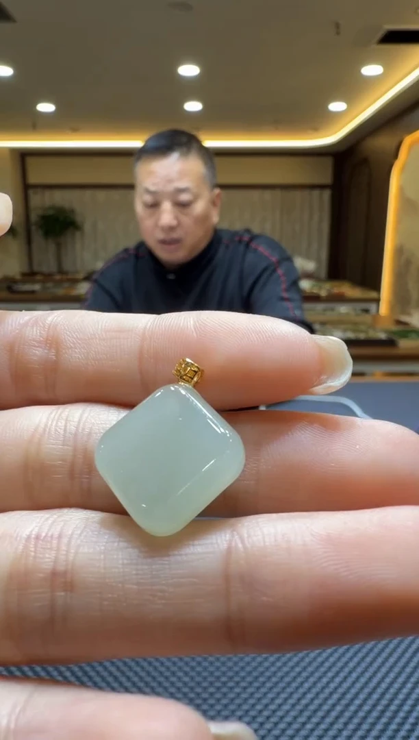 颈饰未镶嵌和田玉挂件