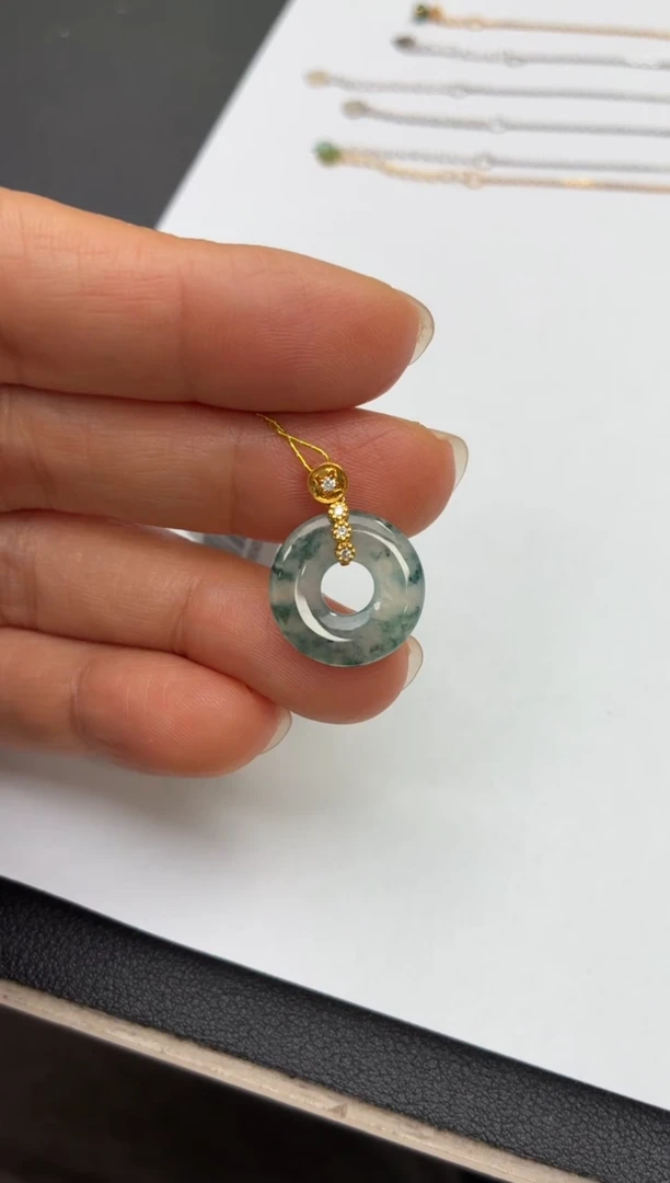 颈饰18K金镶嵌翡翠天然翡翠A货