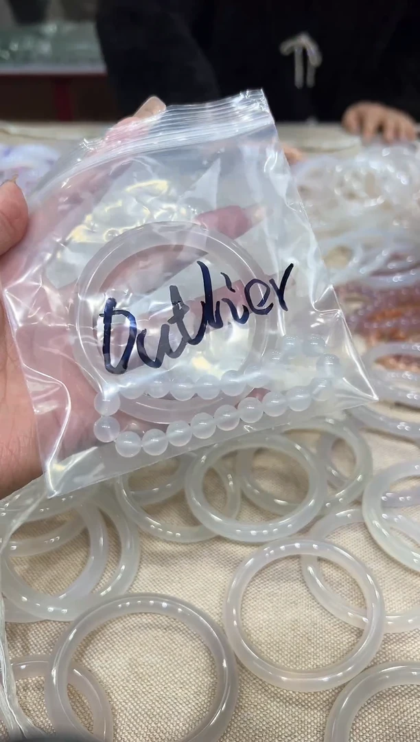【闪购商品】玛瑙/玉髓手镯未镶嵌玛瑙手镯高冰透玉石手镯