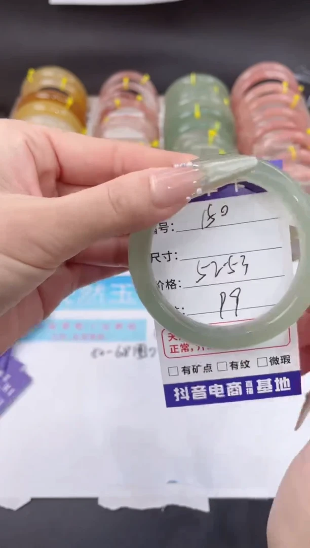 未镶嵌手镯石英质玉150