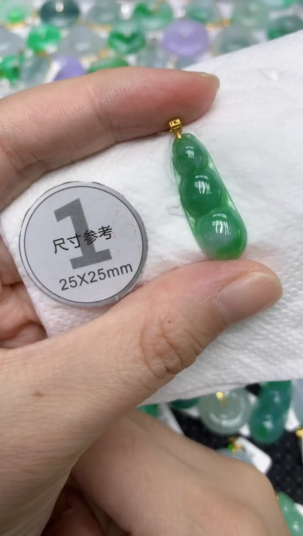 颈饰18K金镶嵌翡翠111111111