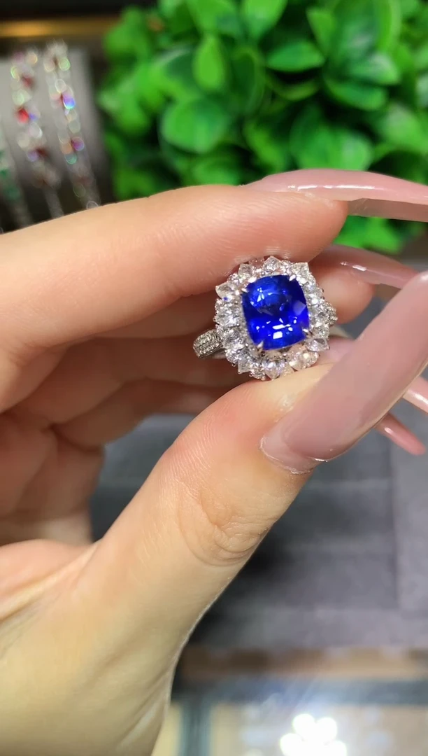 戒指蓝宝石18K金镶嵌2.64ct