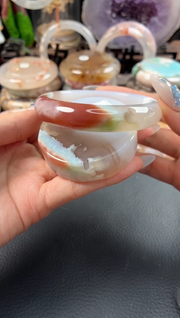 未镶嵌手镯（圆镯）石英质玉55