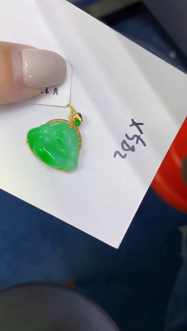 颈饰18K金镶嵌翡翠缅甸天然翡翠A货