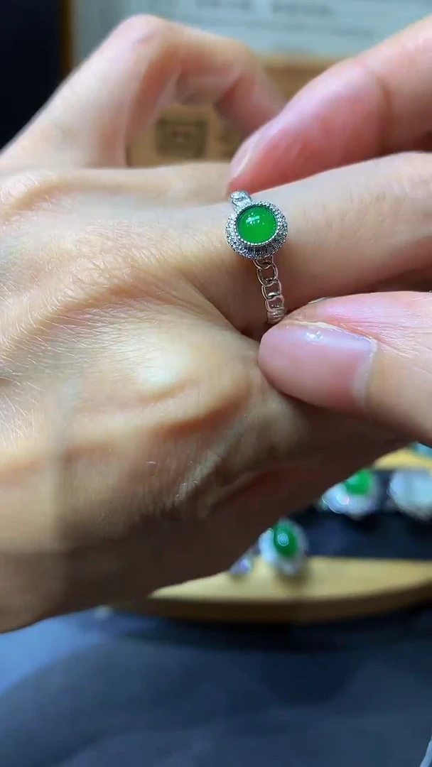 翡翠戒指18K金镶嵌团购