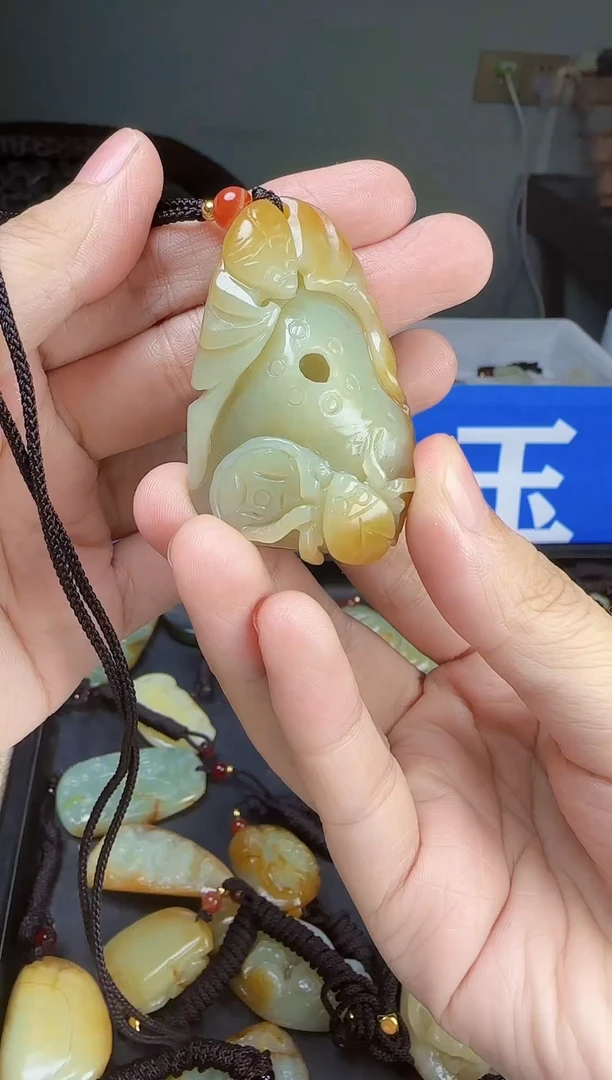 和田玉未镶嵌颈饰1