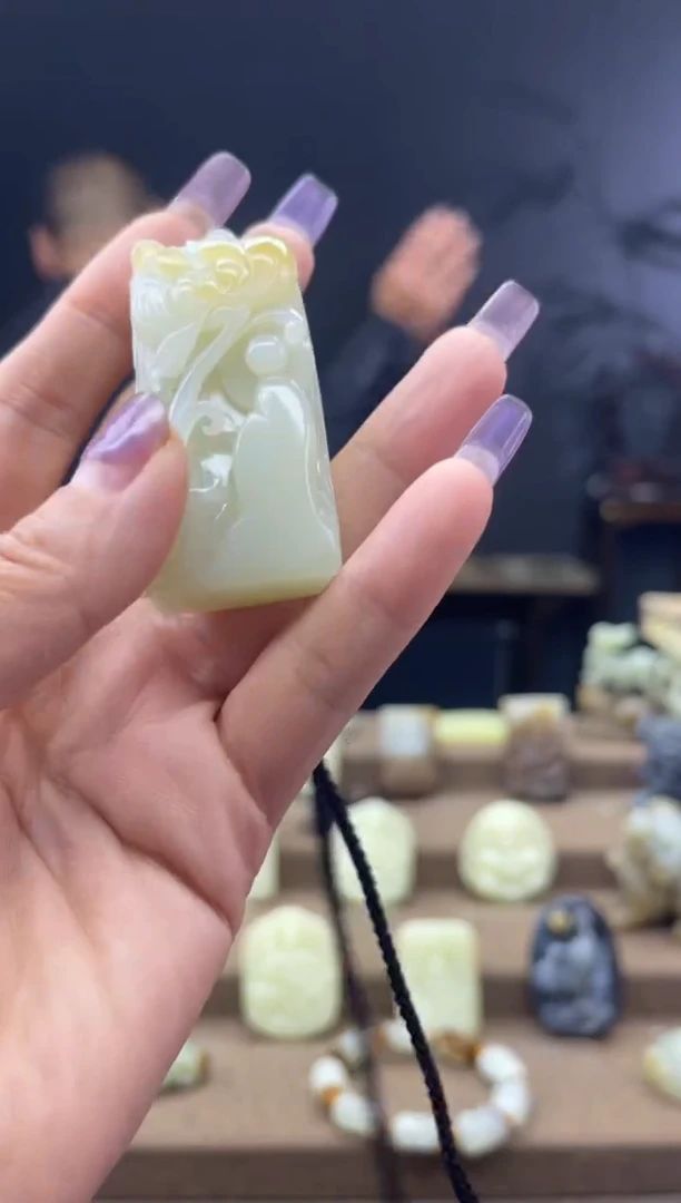 颈饰未镶嵌和田玉1