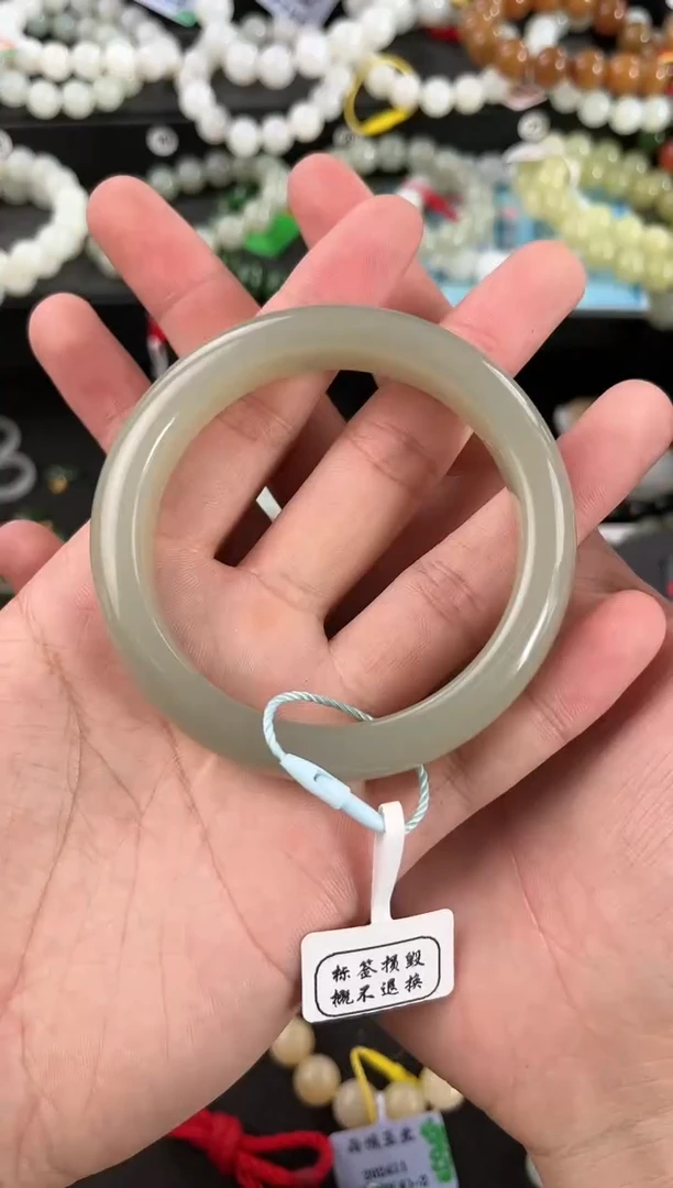 【闪购商品】和田玉手镯未镶嵌且末青白手镯卡58微色差