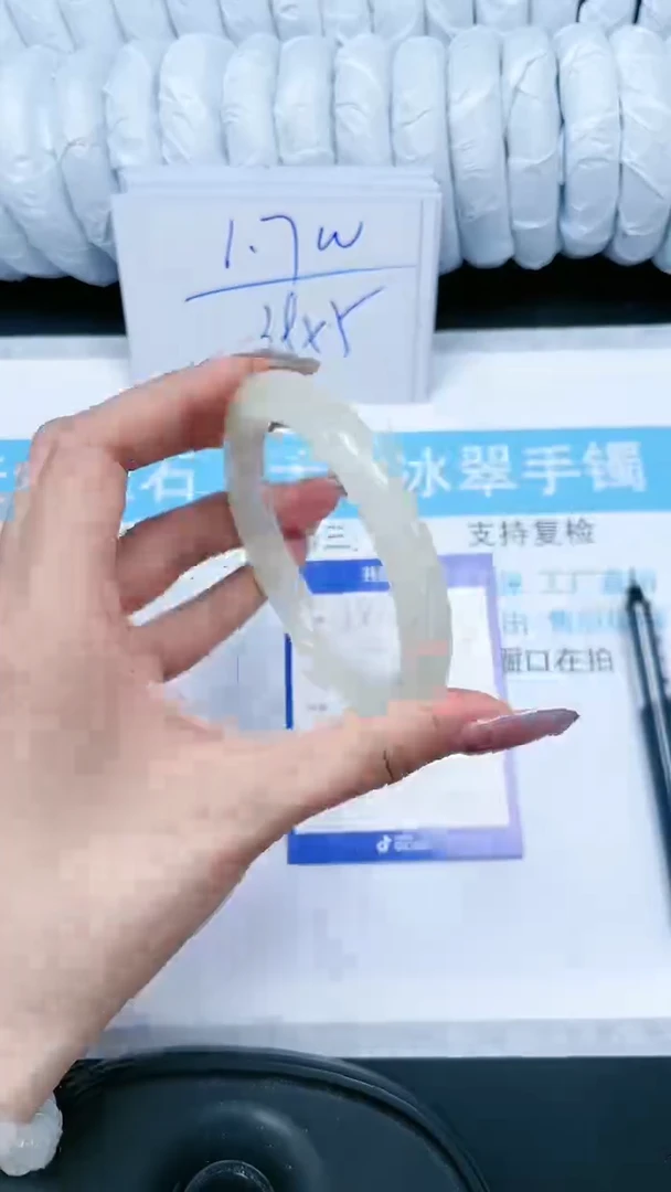 【闪购商品】石英质玉手镯未镶嵌281-56.5