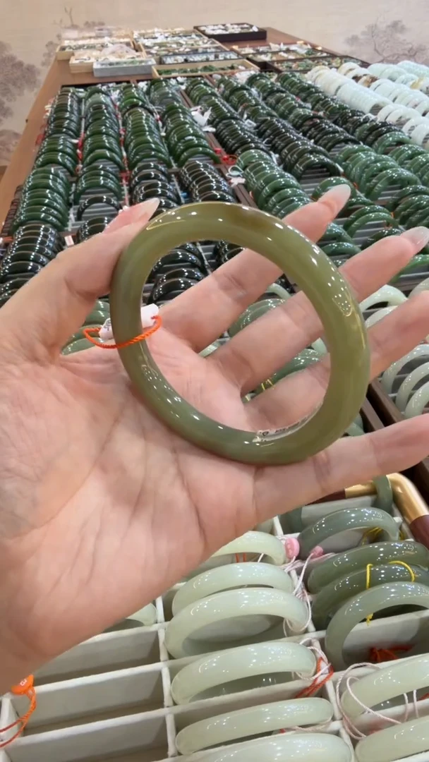 颈饰未镶嵌和田玉手镯60