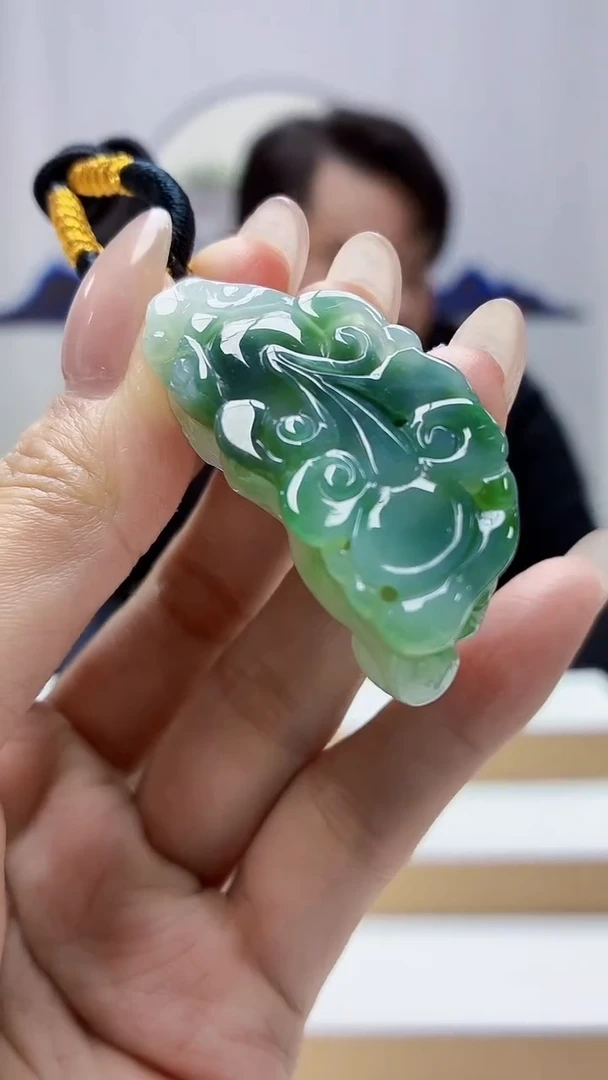 未镶嵌定制翡翠5060MM-毛货挂件66