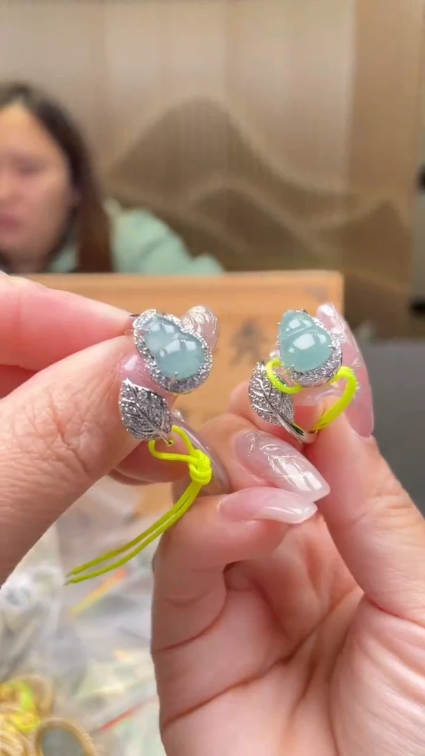 【闪购商品】翡翠颈饰未镶嵌多样性发货 (只发一件) *A5