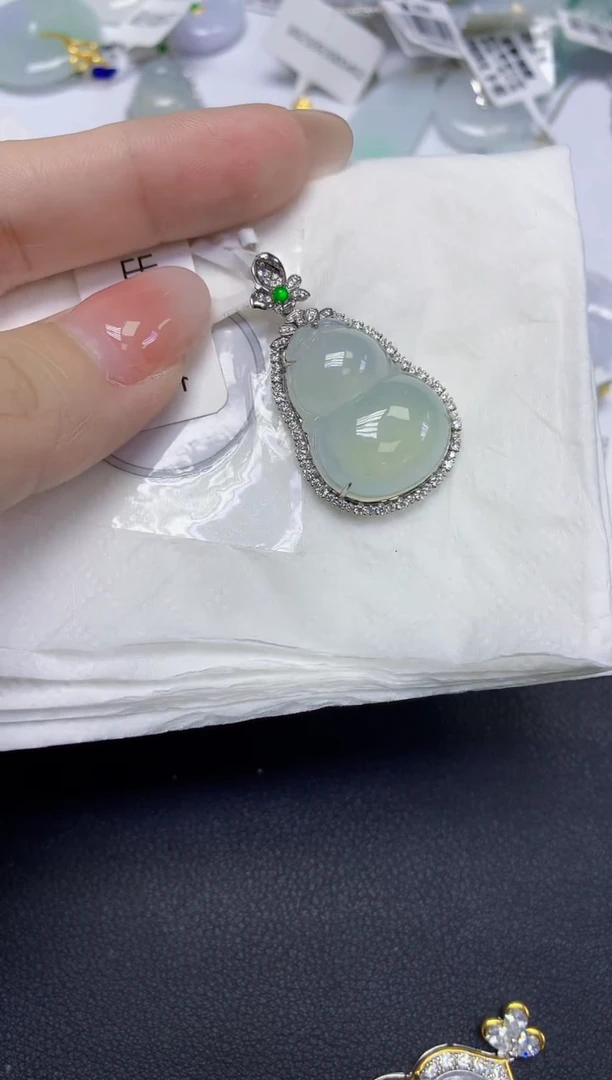 颈饰18K金镶嵌翡翠天然缅甸翡翠A货百元以上9元证书费自理