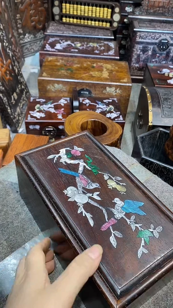 木木雕款盒子一个