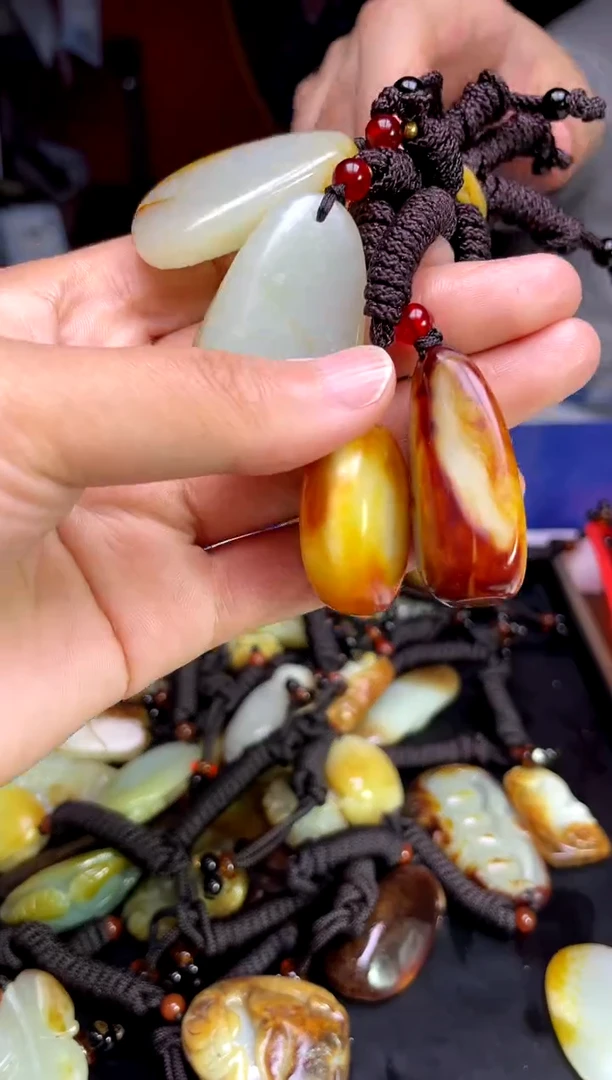 和田玉未镶嵌颈饰11