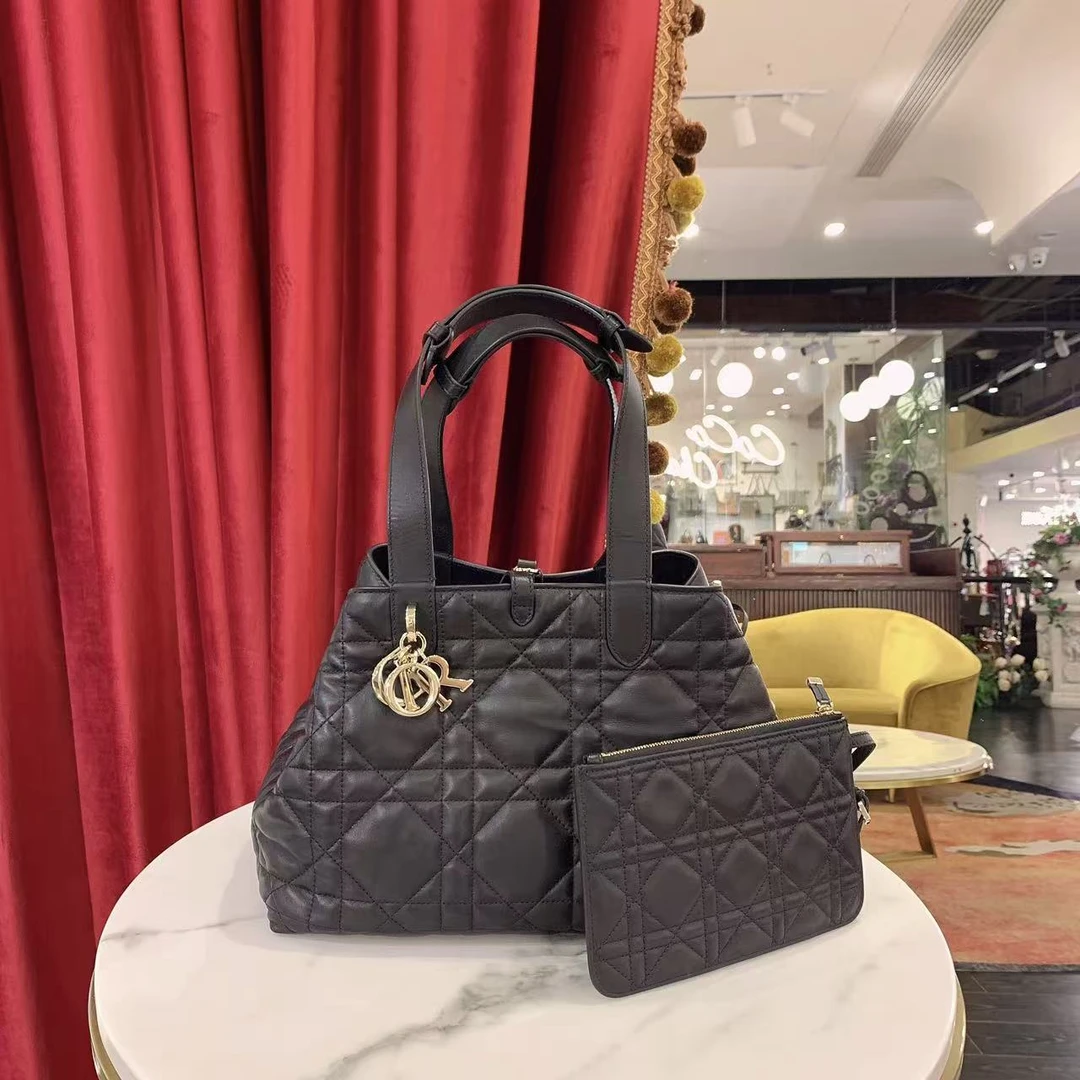 99新 DIOR/迪奥 迪奥toujours购物袋中号黑金羊皮/39043038