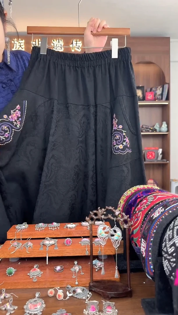 【闪购商品】织绣扶光苗绣传承L10