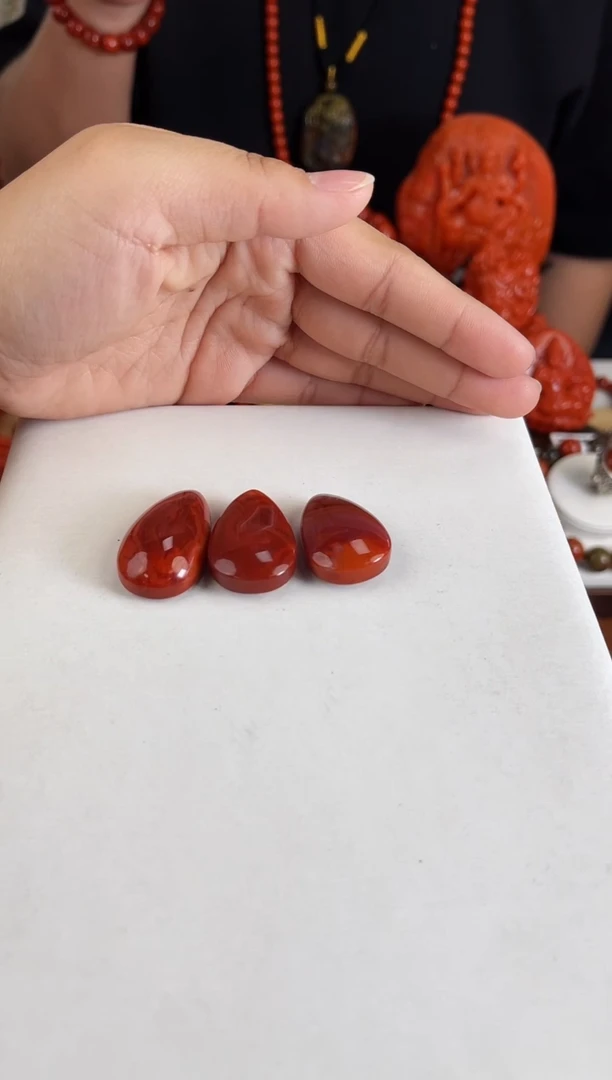 未镶嵌瓦西水滴吊坠南红玛瑙（多样式发其一）