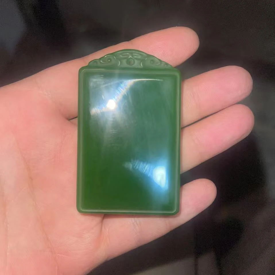 精品和田玉绿无事牌D11