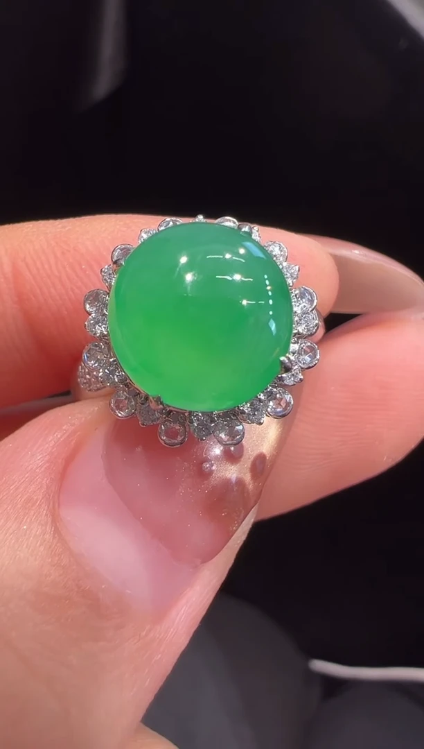 18K金镶嵌戒指翡翠戒指