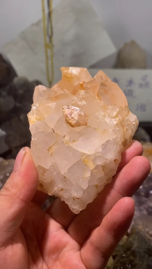水晶珠宝半成品未镶嵌22号283g马岛黄胶花晶花