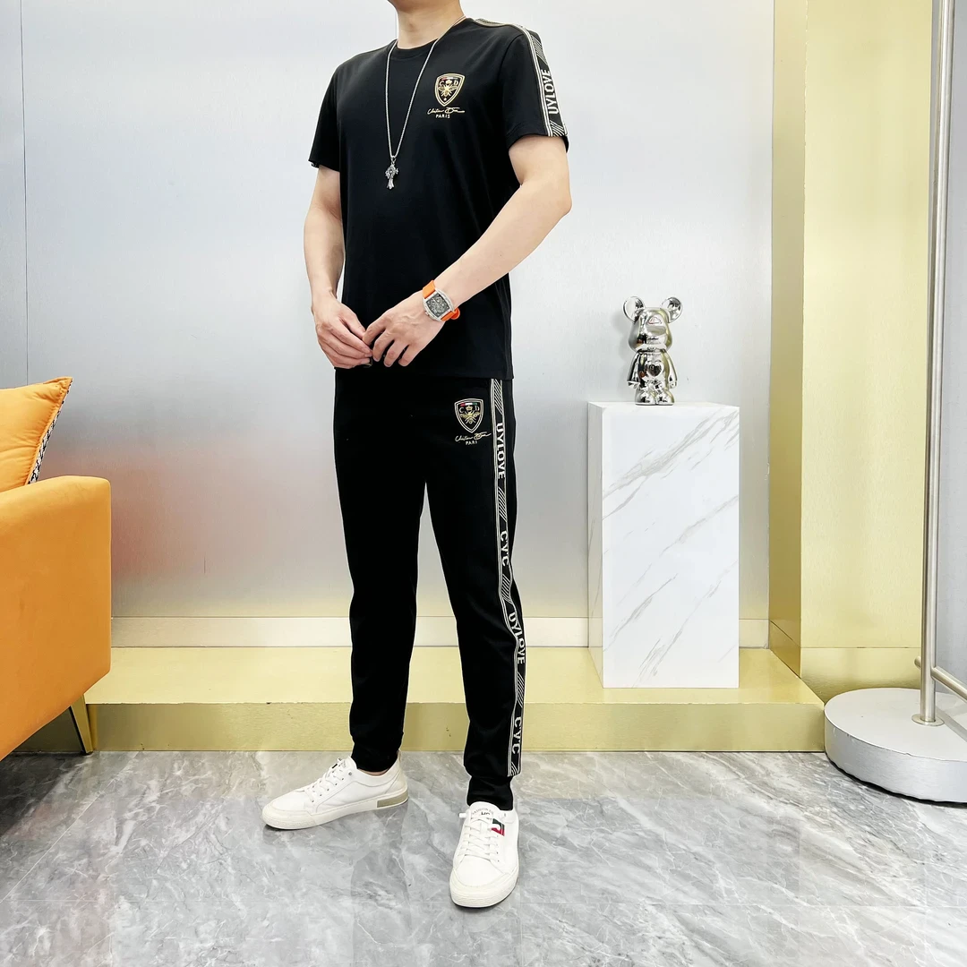 夏季潮流时尚男士轻奢修身薄款帅气休闲圆领冰丝运动短袖长裤套装