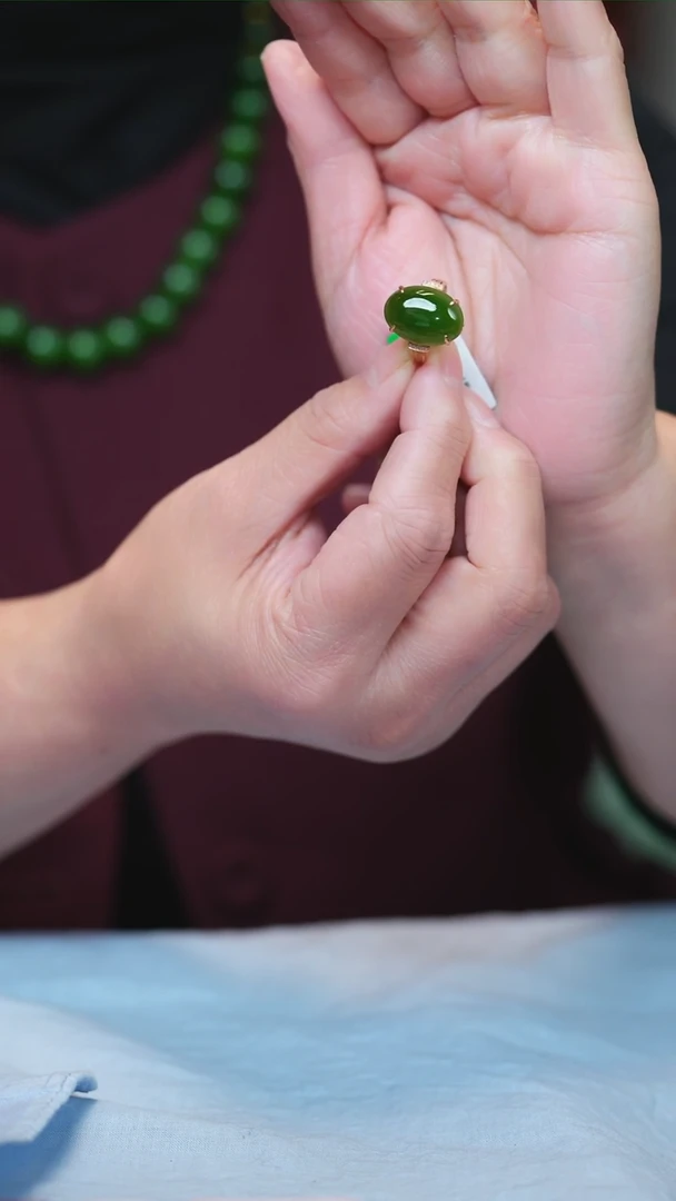 18K金镶嵌戒指和田玉（碧玉）9***丁18K金镶嵌精品碧玉戒指