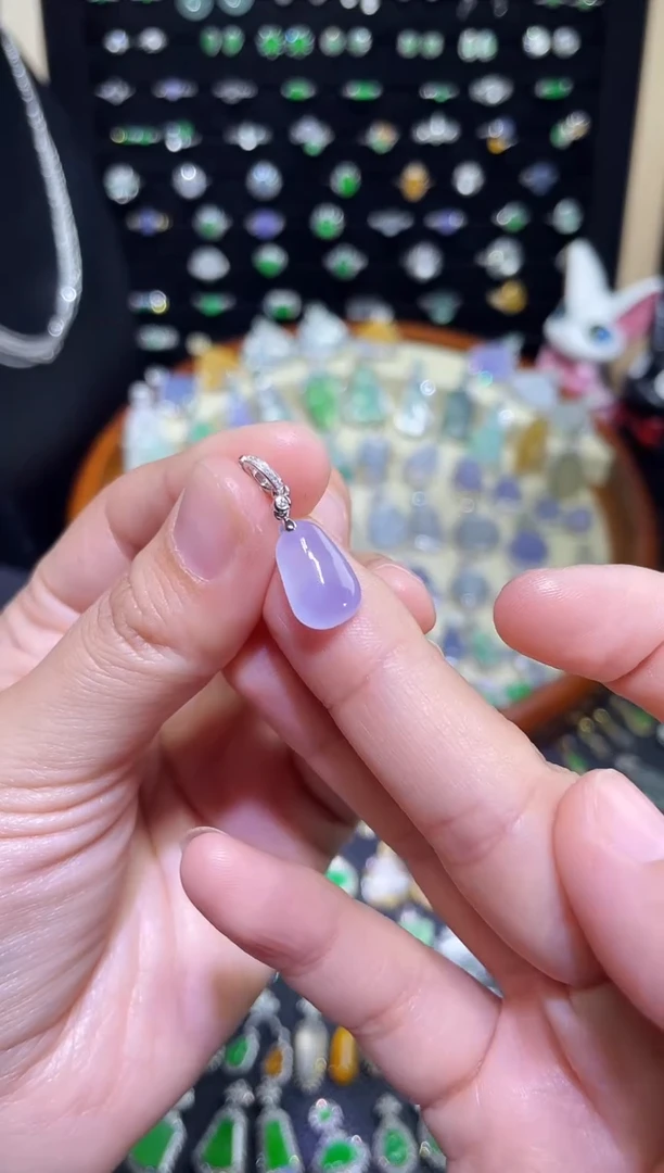 颈饰18K金镶嵌翡翠高冰紫瓜瓜吊坠