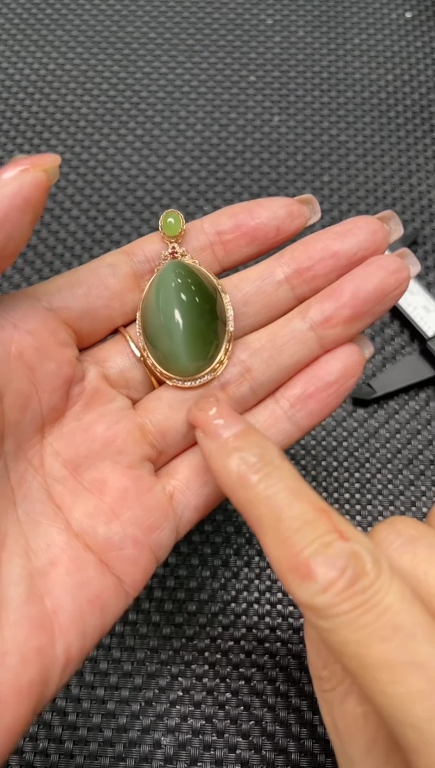 和田玉18K金镶嵌颈饰多样性发1件