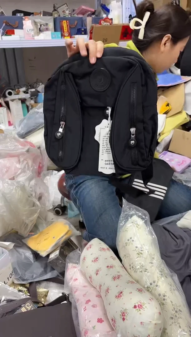 PVC点点小红心 没关注的关注一下主播