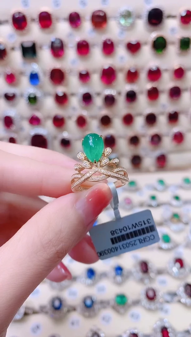 18K金镶嵌戒指祖母绿1