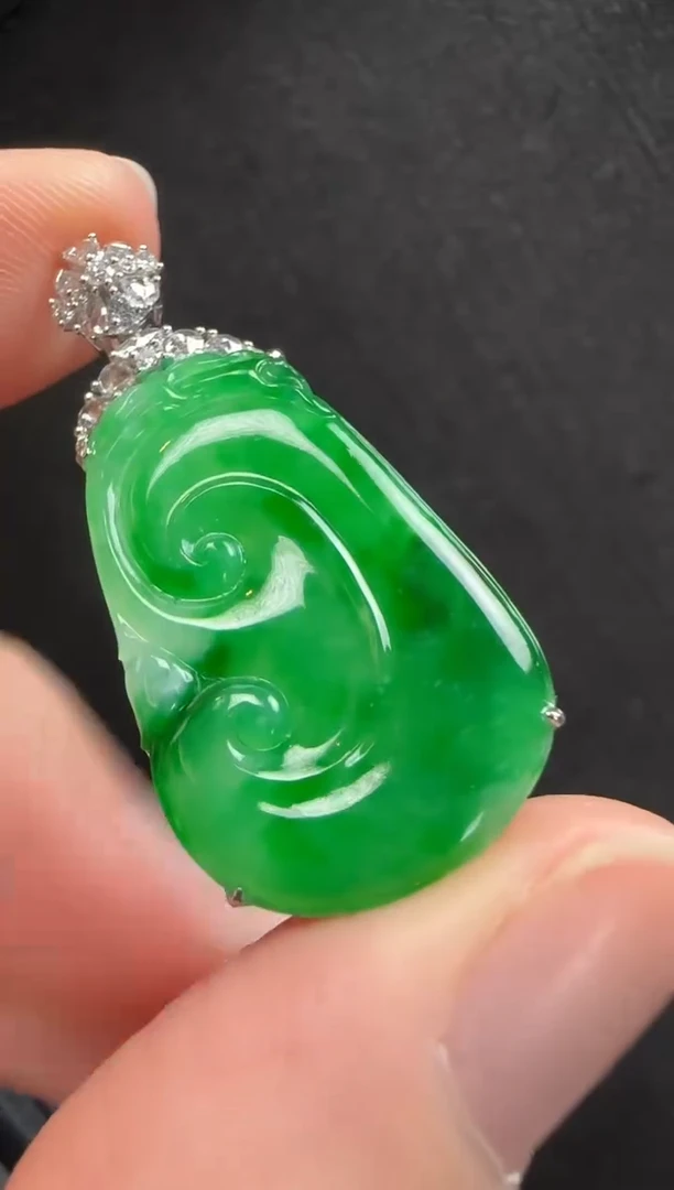 颈饰18K金镶嵌翡翠648如意一个