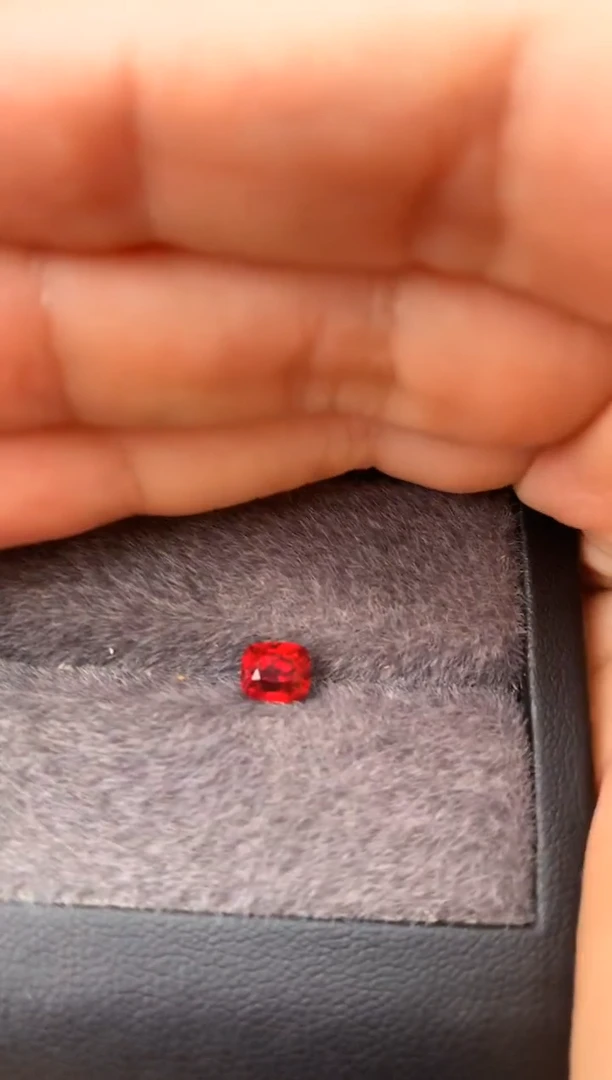 定制尖晶石裸石未镶嵌枕型 红色调 0.97ct