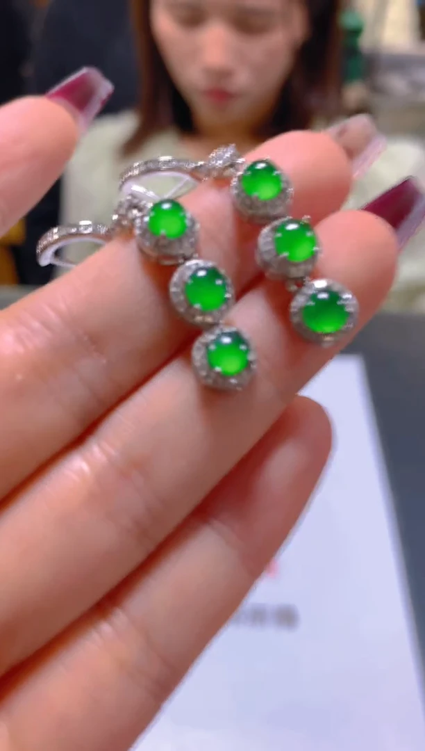 未镶嵌翡翠耳饰多样性发一