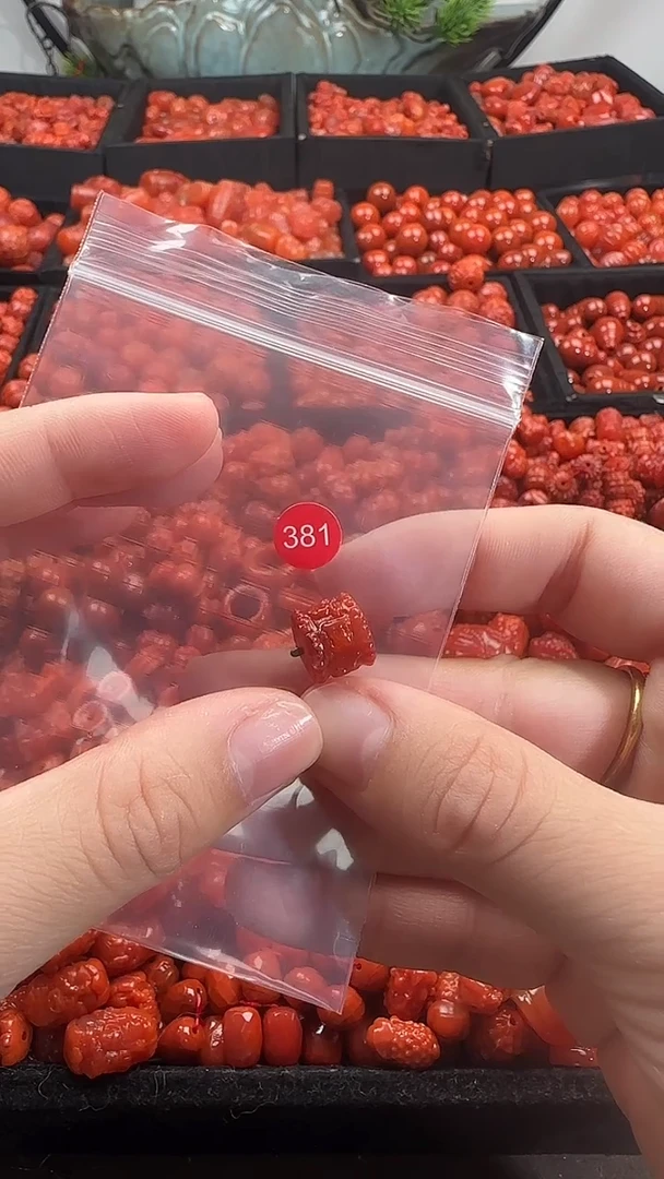 颈饰未镶嵌南红玛瑙1