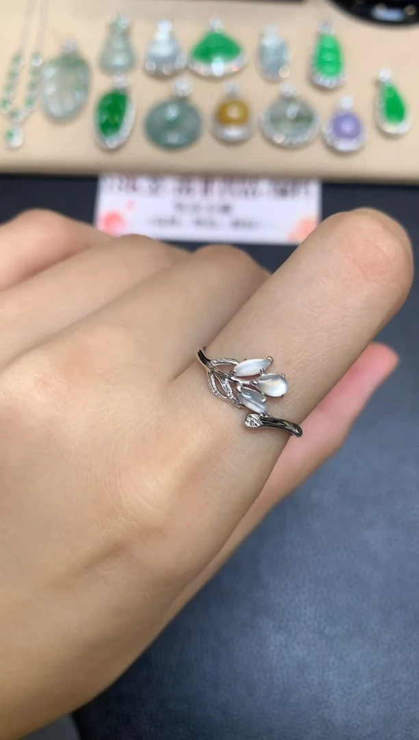 18K金镶嵌戒指翡翠随形【无服务费
