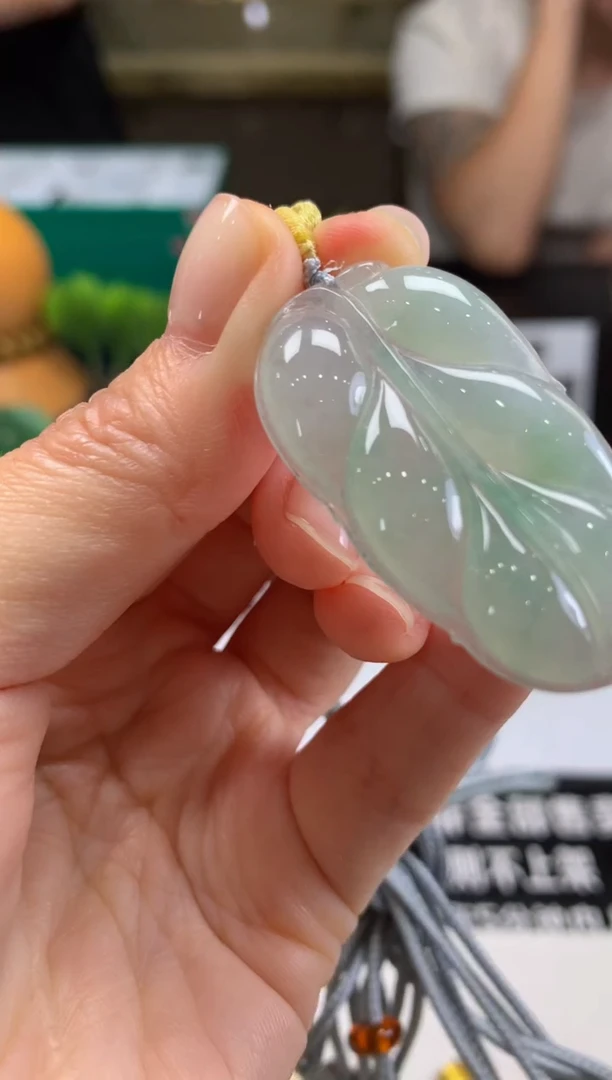 翡翠18K金镶嵌颈饰---22665