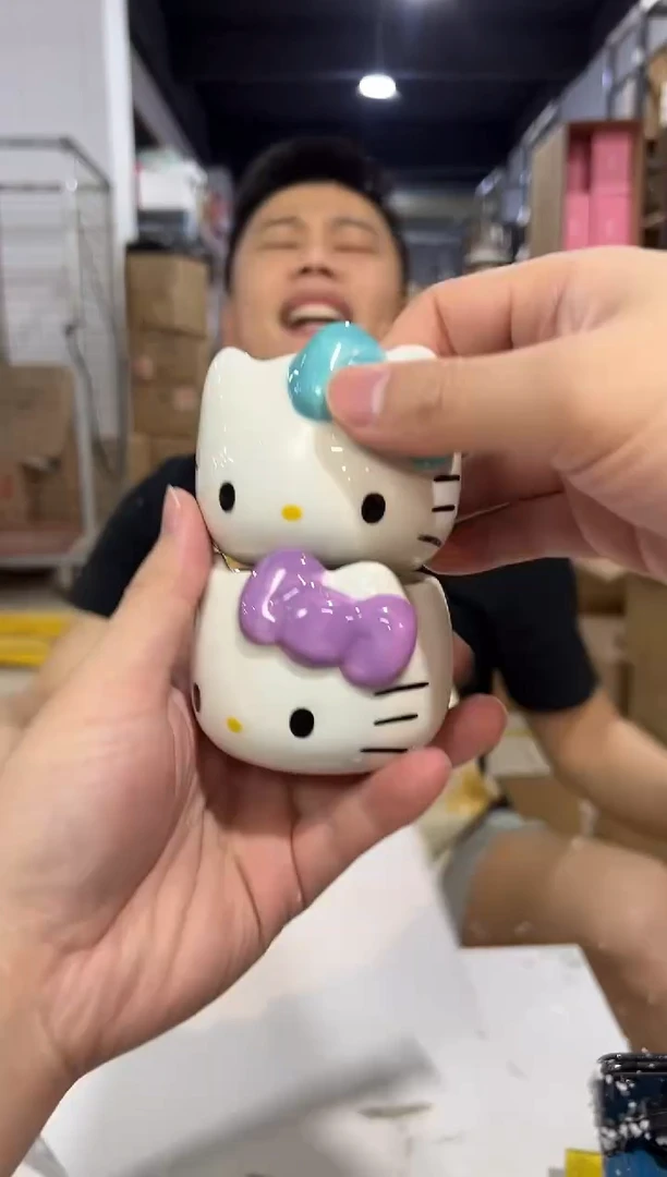 瓷片小号紫色加蓝色kt猫小茶杯2件套微瑕