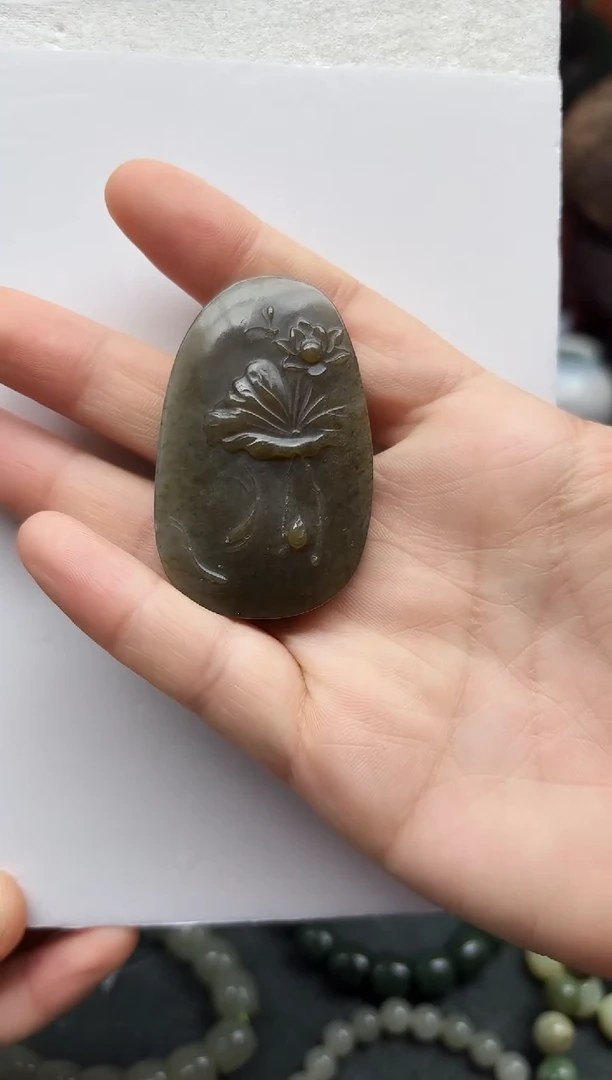 未镶嵌手链和田玉糖牌   荷花