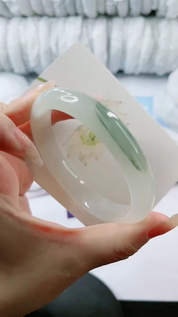 【闪购商品】石英质玉手镯未镶嵌多样性发货V555-62