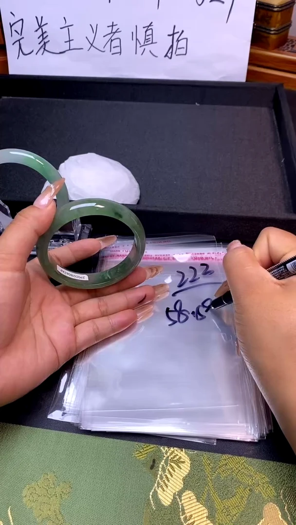 时尚女款缅料手镯222